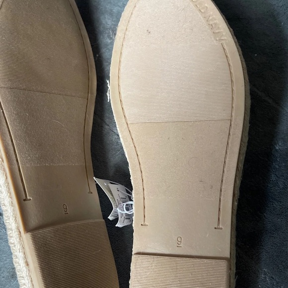Old Navy Slip On Sandals. - Picture 5 of 5